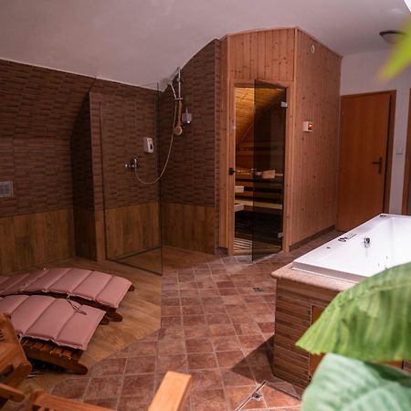 Hotel U Zlateho Kohouta Kroměříž Dış mekan fotoğraf