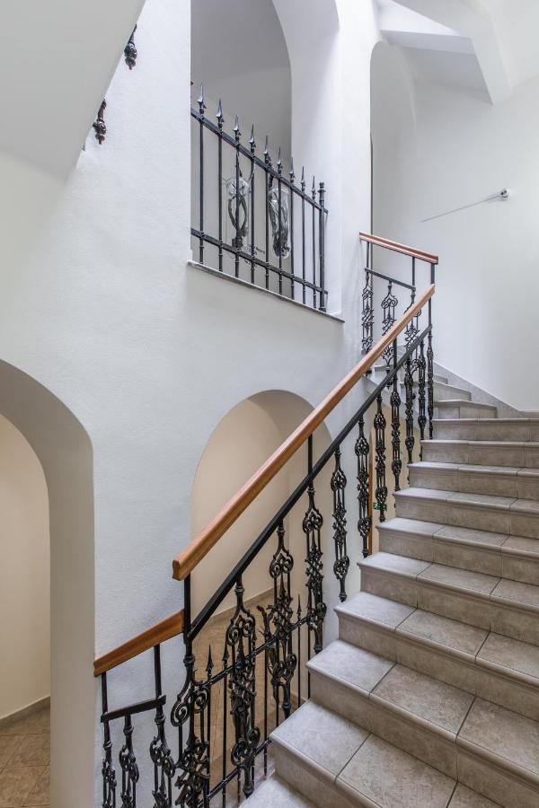 Hotel U Zlateho Kohouta Kroměříž Dış mekan fotoğraf