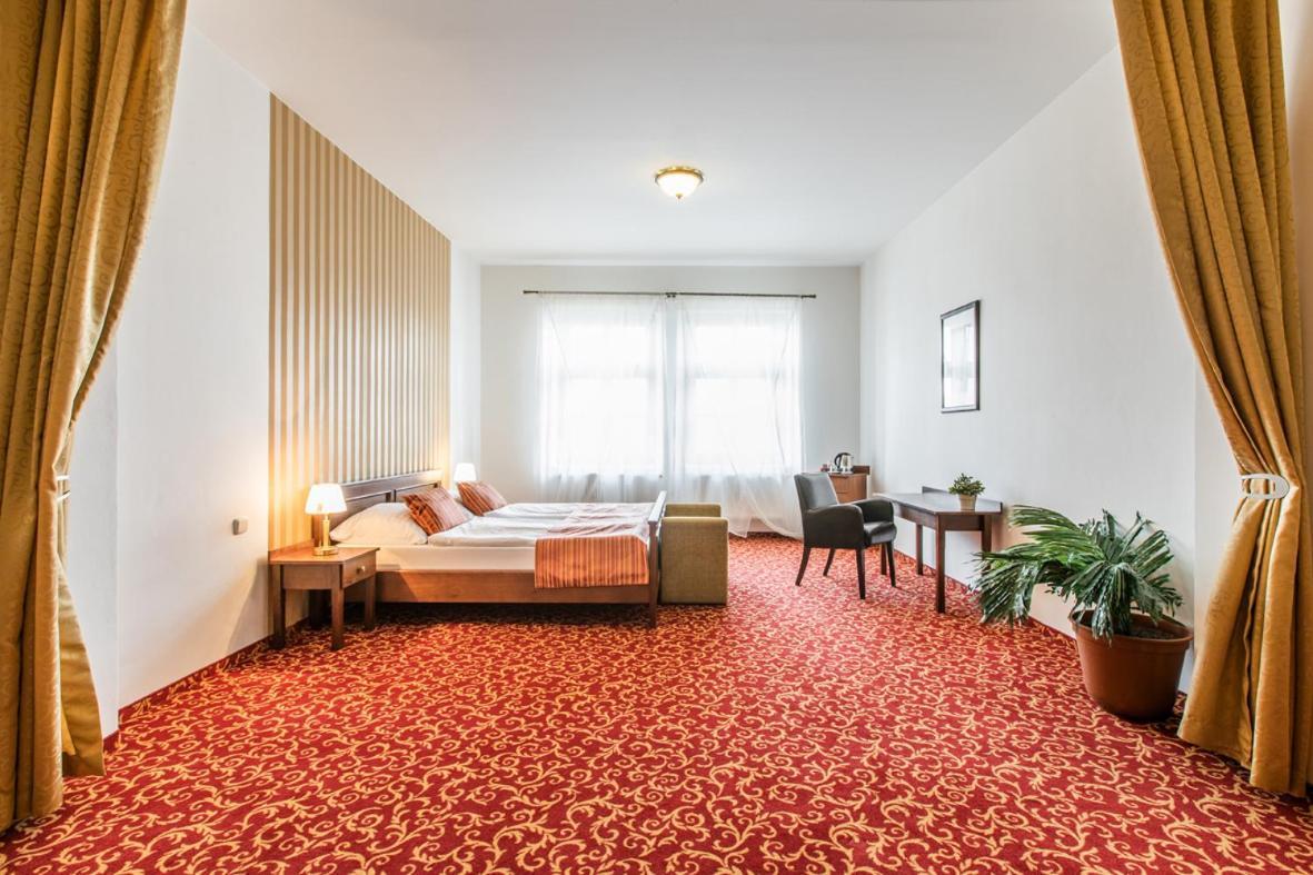 Hotel U Zlateho Kohouta Kroměříž Dış mekan fotoğraf