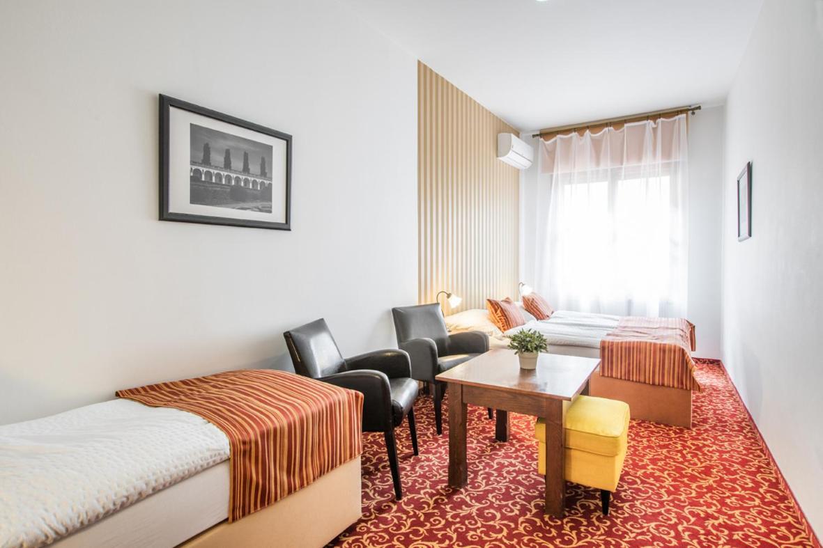 Hotel U Zlateho Kohouta Kroměříž Dış mekan fotoğraf