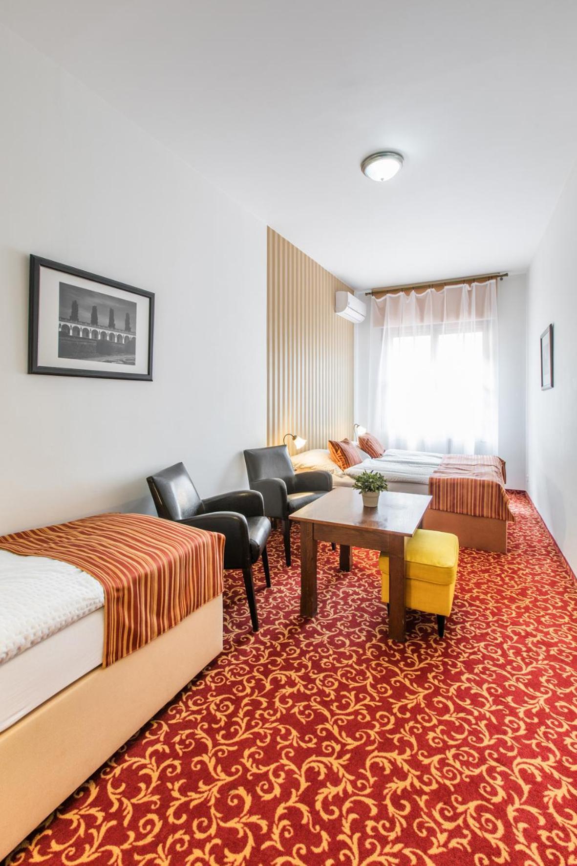 Hotel U Zlateho Kohouta Kroměříž Dış mekan fotoğraf