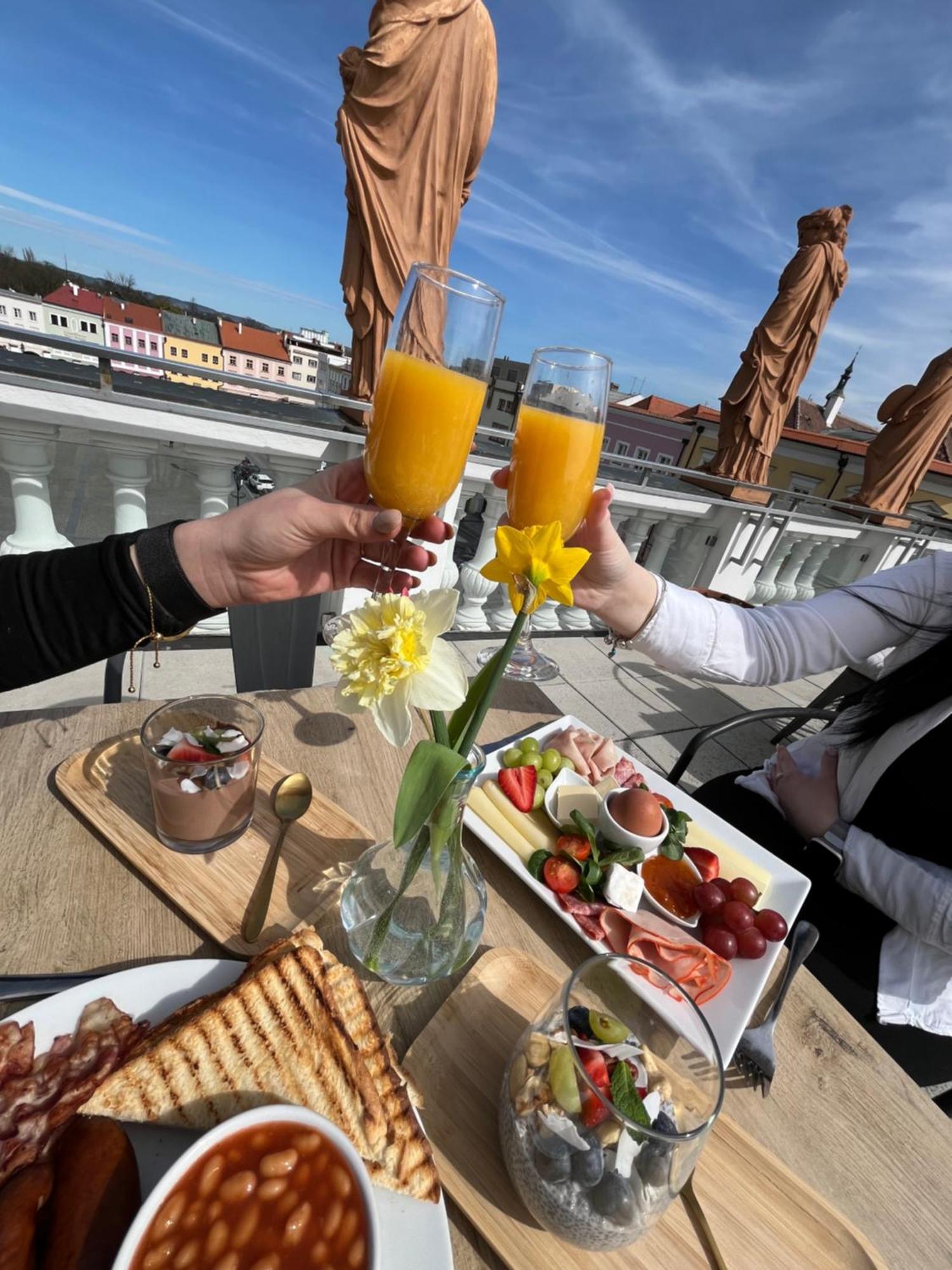 Hotel U Zlateho Kohouta Kroměříž Dış mekan fotoğraf