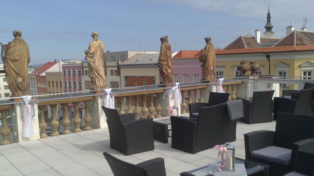 Hotel U Zlateho Kohouta Kroměříž Dış mekan fotoğraf