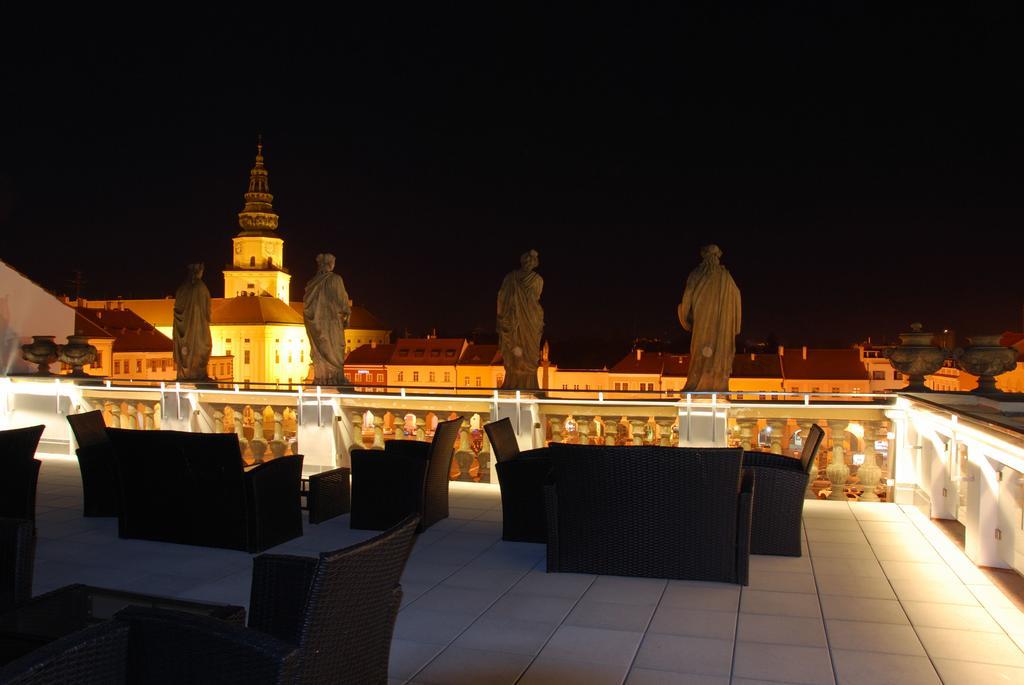 Hotel U Zlateho Kohouta Kroměříž Dış mekan fotoğraf