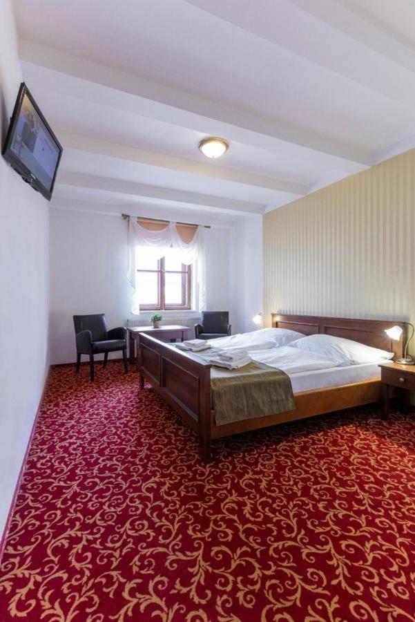 Hotel U Zlateho Kohouta Kroměříž Dış mekan fotoğraf