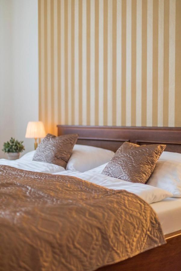 Hotel U Zlateho Kohouta Kroměříž Dış mekan fotoğraf