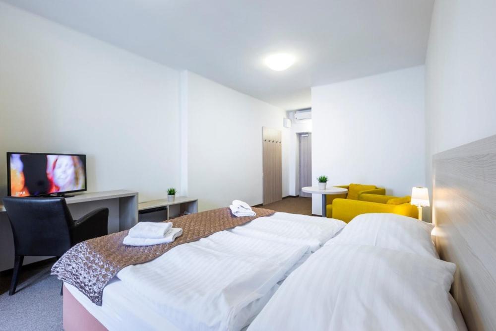 Hotel U Zlateho Kohouta Kroměříž Dış mekan fotoğraf