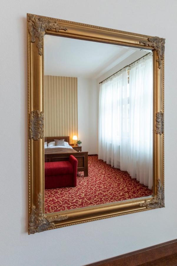 Hotel U Zlateho Kohouta Kroměříž Dış mekan fotoğraf