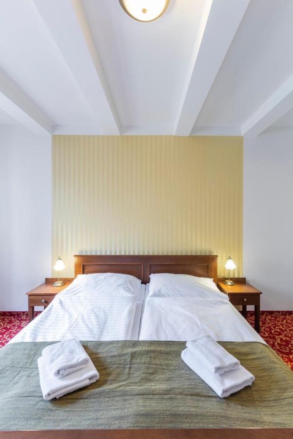 Hotel U Zlateho Kohouta Kroměříž Dış mekan fotoğraf